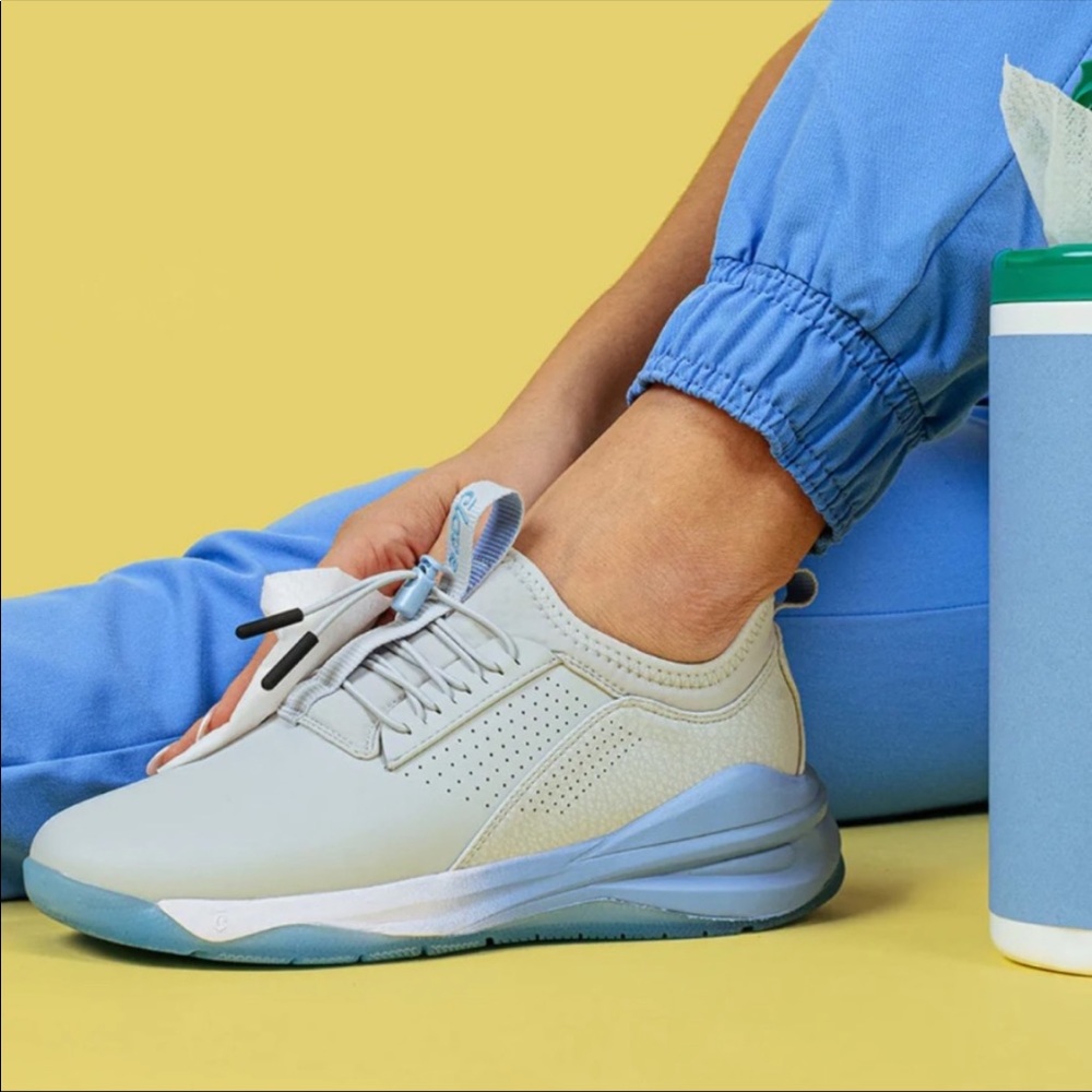 Clove waterproof Nursing Shoes “grey matter” size 9